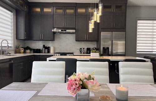 Westminster House | BRAND NEW MODERN RETREAT, POOL, SPA CLOSE BEACHES,DISNEYLAND,ANAHEIM CONVENTION.