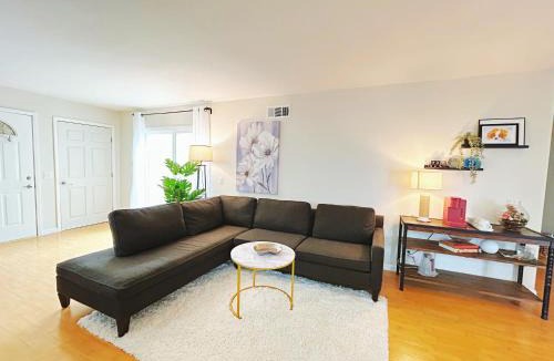 Fullerton Villa | Brea Mall romantic two-bedroom house