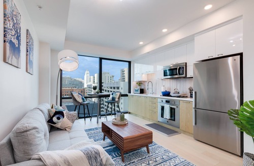 Historic Core Apartment | Breathtaking DTLA Skyline Views W FREE Parking