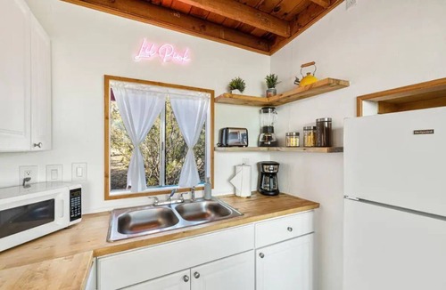 Morongo Valley House | Breathtaking Views, Incredible Stargazing, Hot Tub & Cowboy Tub, on Private Lot