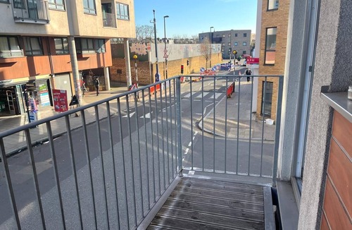 Telegraph Hill Apartment | Bright 1 bedroom flat, balcony, 8 min to London Bridge