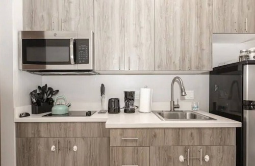 Mission Hills Apartment | Bright 1BDR Downtown. Parking. WiFi. Walk to All.