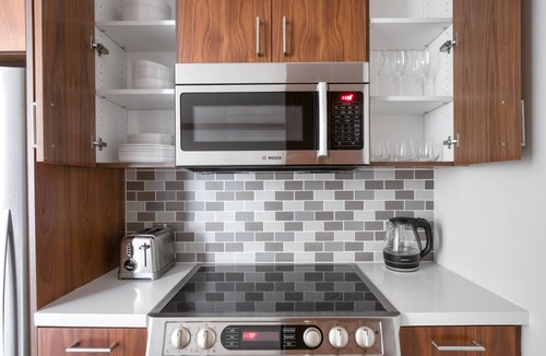 Bunker Hill Apartment | Bright 1BR Downtown, w/ Pool+Spa, near Disney Hall by Blueground