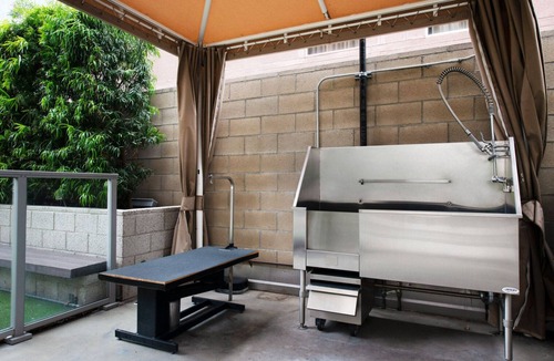 Bunker Hill Apartment | Bright 1BR Downtown, w/ Pool+Spa, near Disney Hall by Blueground