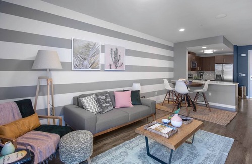 Wilshire Center Apartment | Bright 1BR Koreatown, Gym & Pool, walk to Wilshire by Blueground