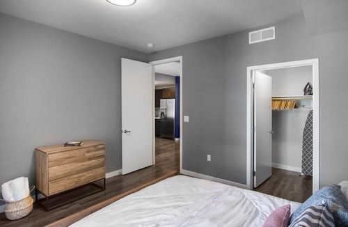 Wilshire Center Apartment | Bright 1BR Koreatown, Gym & Pool, walk to Wilshire by Blueground