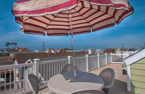 Newport Beach Condo | Bright and Cheery and Green.a beautiful lower unit with lots of personality!