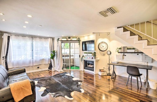 Burbank Apartment | Bright Burbank Condo Less Than 2 Mi to Griffith Park!