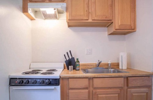Los Angeles Apartment | Bright, comfortable Studio with fast WiFi