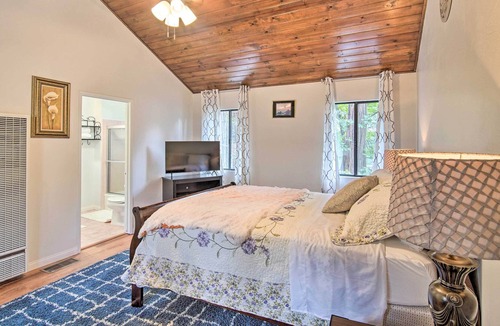 Crestline Cabin | Bright Crestline Cabin: < 1 Mi to Lake Gregory