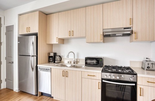 Palms Apartment | Bright Culver City 1BR w/Gym & Roof Lounge, Walkable Area, by Blueground