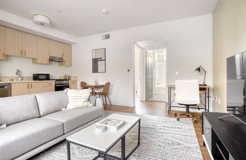 Palms Apartment | Bright Culver City 1BR w/Gym & Roof Lounge, Walkable Area, by Blueground