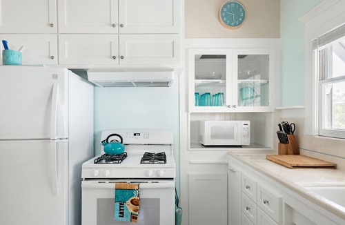Whittier House | Bright, Family-Friendly Home, Great Beds, between Disneyland & Universal Studios