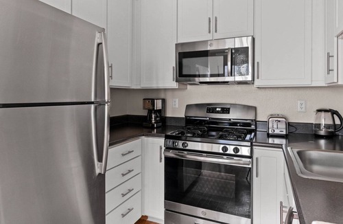 Foster City Apartment | Bright Foster City 1BR w/ Gym, Pool & W/D, near VISA, by Blueground