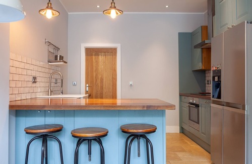 Telegraph Hill Apartment | Bright Groundfloor 3BR Flat, Brockley, SE London