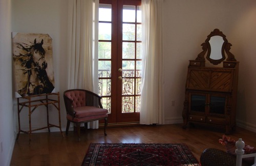 Tarzana Apartment | Bright, large apartment overlooking the golf course.