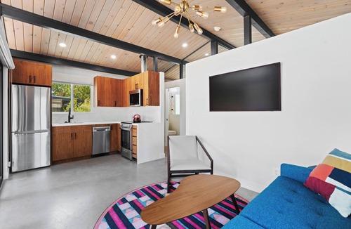 Claremont Cottage | Bright, Modern 1BR ADU in Claremont with Seamless Indoor-Outdoor Living