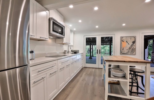 Portola Valley House | Bright, Modern 5b/4ba Portola Valley Home