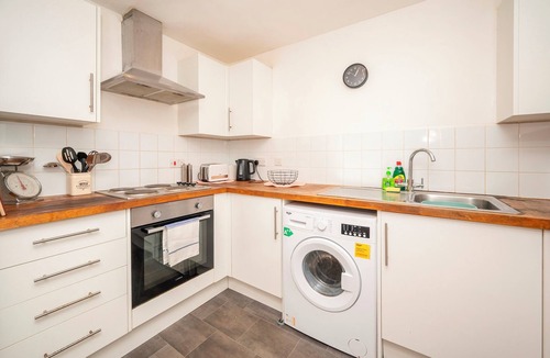 New Cross Apartment | Bright & Modern New Cross Apartment | Free Parking - Pass the Keys