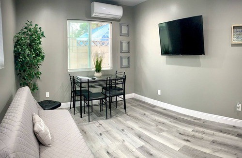 North Hills West House | Bright Modern Valley House | Kitchen | Washer & Dryer / Dogs OK!