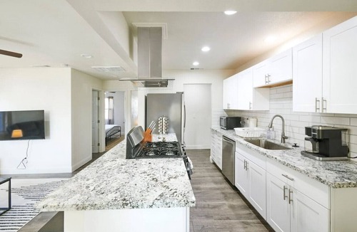 Raisin House | Bright & New KINGS North of Tower District
