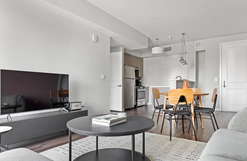NoHo Arts District Apartment | Bright North Hollywood 2BR w/Pool, Gym & Roof, prime NoHo, by Blueground