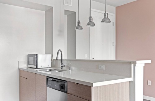 NoHo Arts District Apartment | Bright North Hollywood 2BR w/Pool, Gym & Roof, prime NoHo, by Blueground