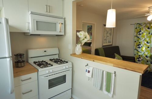 North Central Apartment | Bright one-bedroom bungalow, located near all Pasadena’s best attractions.