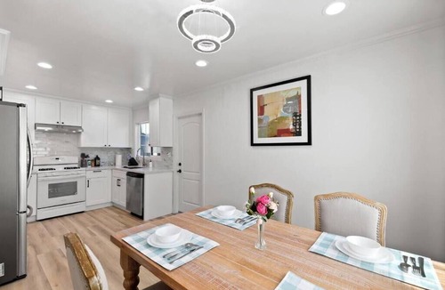 Redwood City House | Bright & Peace 3BR, RWC Fresh Remodeled & Spotless