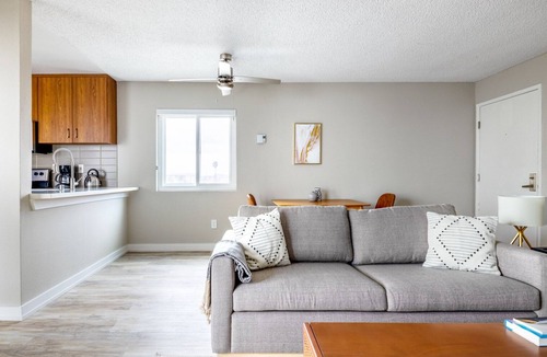 South Redondo Apartment | Bright Redondo Beach 1BR w/Pool, Gym, 1 block from beach, by Blueground