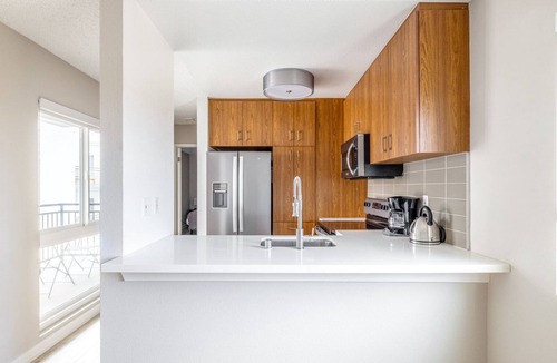 South Redondo Apartment | Bright Redondo Beach 1BR w/Pool, Gym, 1 block from beach, by Blueground