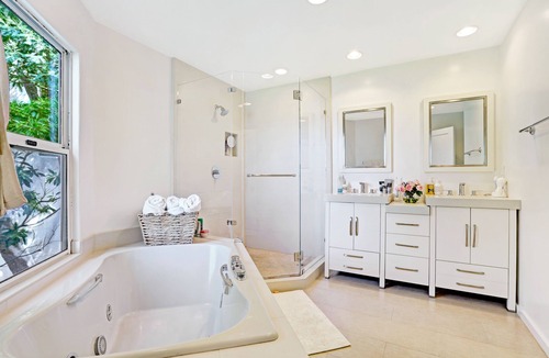 Sausalito House | Bright Sausalito Home with Panoramic Bay Views