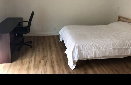 San Pablo House | Bright Spacious Home with Huge Backyard ParK