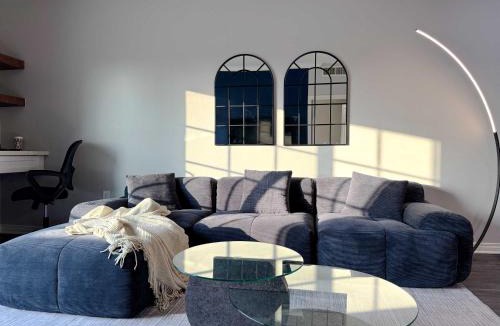 Miracle Mile Apartment | Bright & Spacious in Iconic LA Neighborhood Free parking - 10mins to Cedars