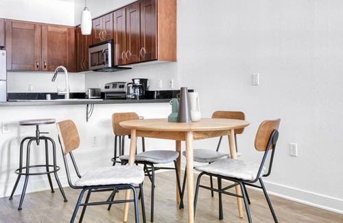 Studio City Apartment | Bright Studio City 2BR w/ Gym, Lounge & W/D, near WF & TJ, by Blueground