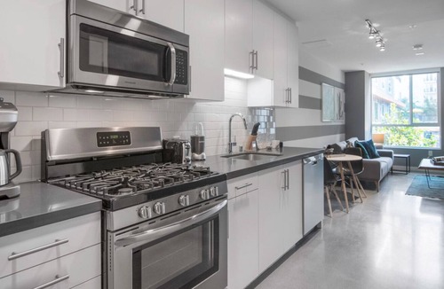City West Apartment | Bright Studio Downtown, Gym, near Wilshire, by Blueground