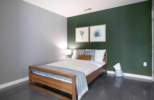 City West Apartment | Bright Studio Downtown, Gym, near Wilshire, by Blueground
