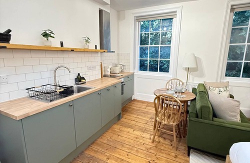 Kings Cross St. Pancras Apartment | Bright Studio in Central London