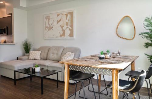 Hollywood Apartment | Bright & Stylish 1-Bedroom, Walk to Netflix, Perfect for Long Stays FREE PARKING