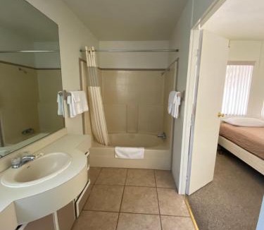 Big Pine Hotel | Bristlecone Motel