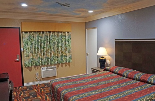 Lawndale Hotel | Budget Inn