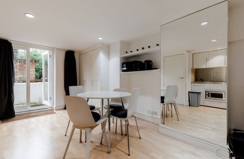 South Hampstead Apartment | Budget One Bedroom with Garden Near Finchley Rd 12