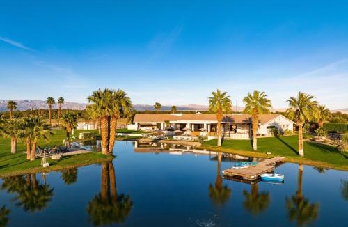 Palm Springs Villa | Buena Vista by AvantStay Massive Outdoor Oasis w Pool Spa Firepit