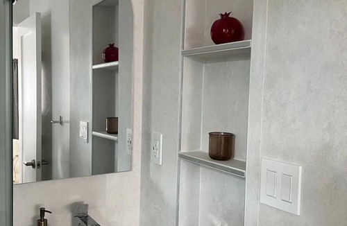 Lawndale House | Bungalow 2bed/2bath in Lawndale