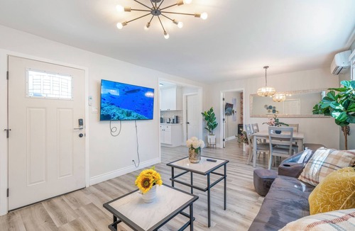 Alhambra Apartment | Bungalow in Quiet, Safe Neighborhood King-Bed Near Downtown LA and OT Pasadena !