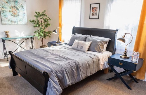Magnolia Park House | BURBANK BLISS: MODERN 3BR HOUSE w/ SPACIOUS FENCED YARD & GARAGE p49