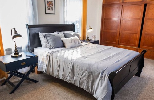 Magnolia Park House | BURBANK BLISS: MODERN 3BR HOUSE w/ SPACIOUS FENCED YARD & GARAGE p49
