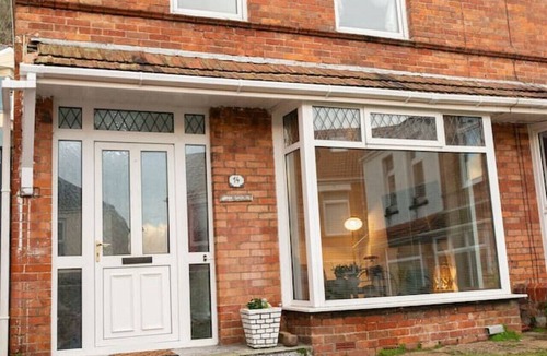 Mumbles House | By the beach & 10 minutes from Swansea city centre