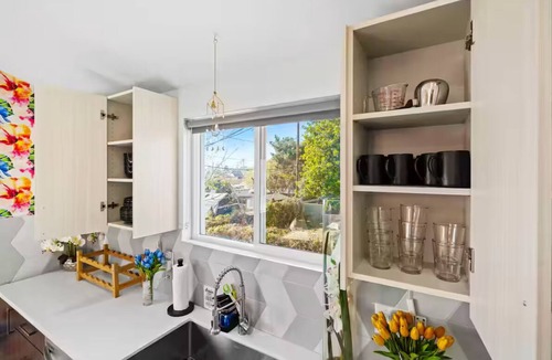 North Hollywood House | C. Glamorous NoHo Retreat near Universal & Hollywood w/Games, Hot Tub, & Parking
