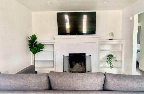 Azusa House | CA5 House Cozy 3BR in Azusa